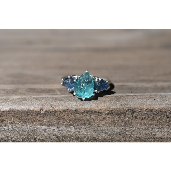 Ocean-Inspired Raw Gemstone Ring with Teal and Blue Crystals on Silver B… - Picture 1 of 9